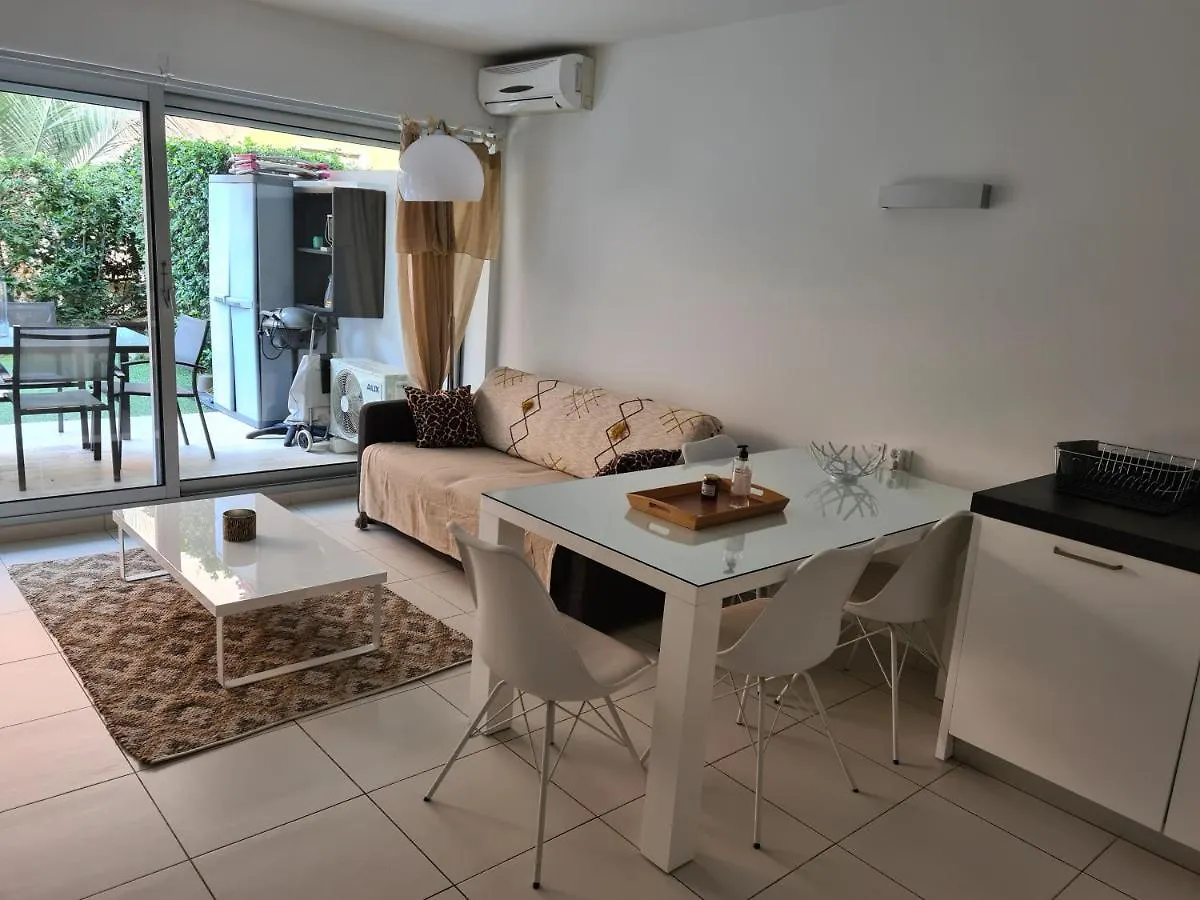 Apartment Le Lodge, T2 Classe 3 Etoiles Avec Jardin, Parking, Piscine & Mer A 2 Pas Menton
