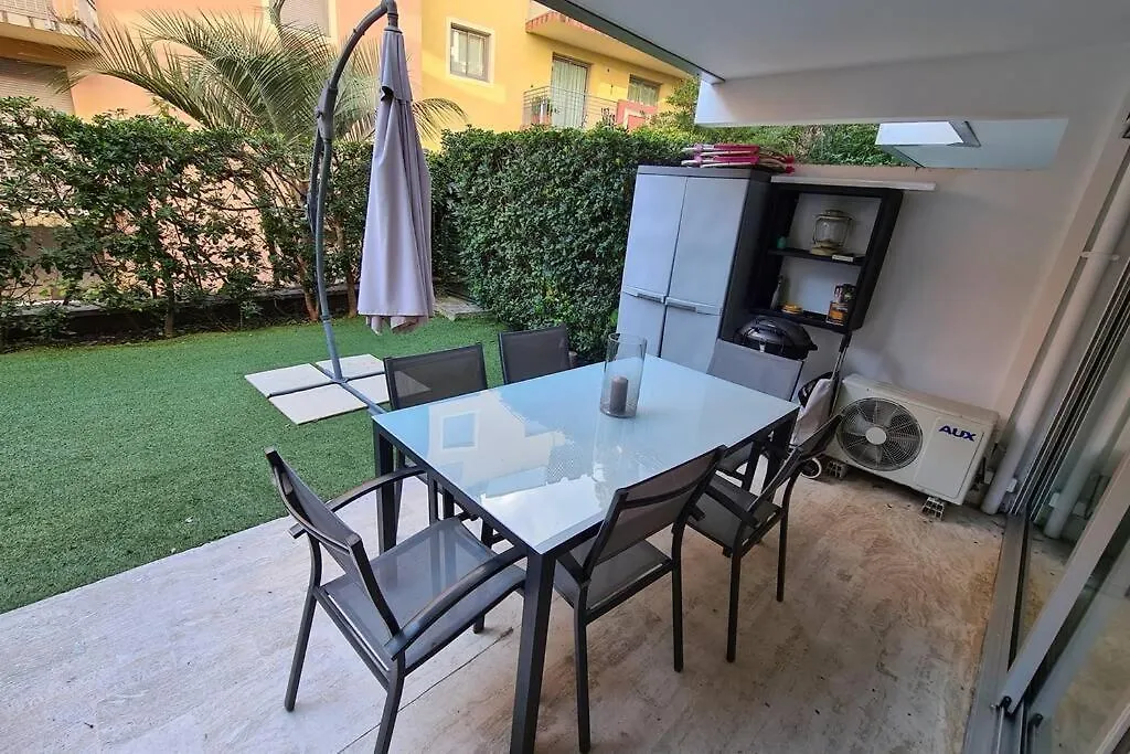 Apartment Le Lodge, T2 Classe 3 Etoiles Avec Jardin, Parking, Piscine & Mer A 2 Pas Menton