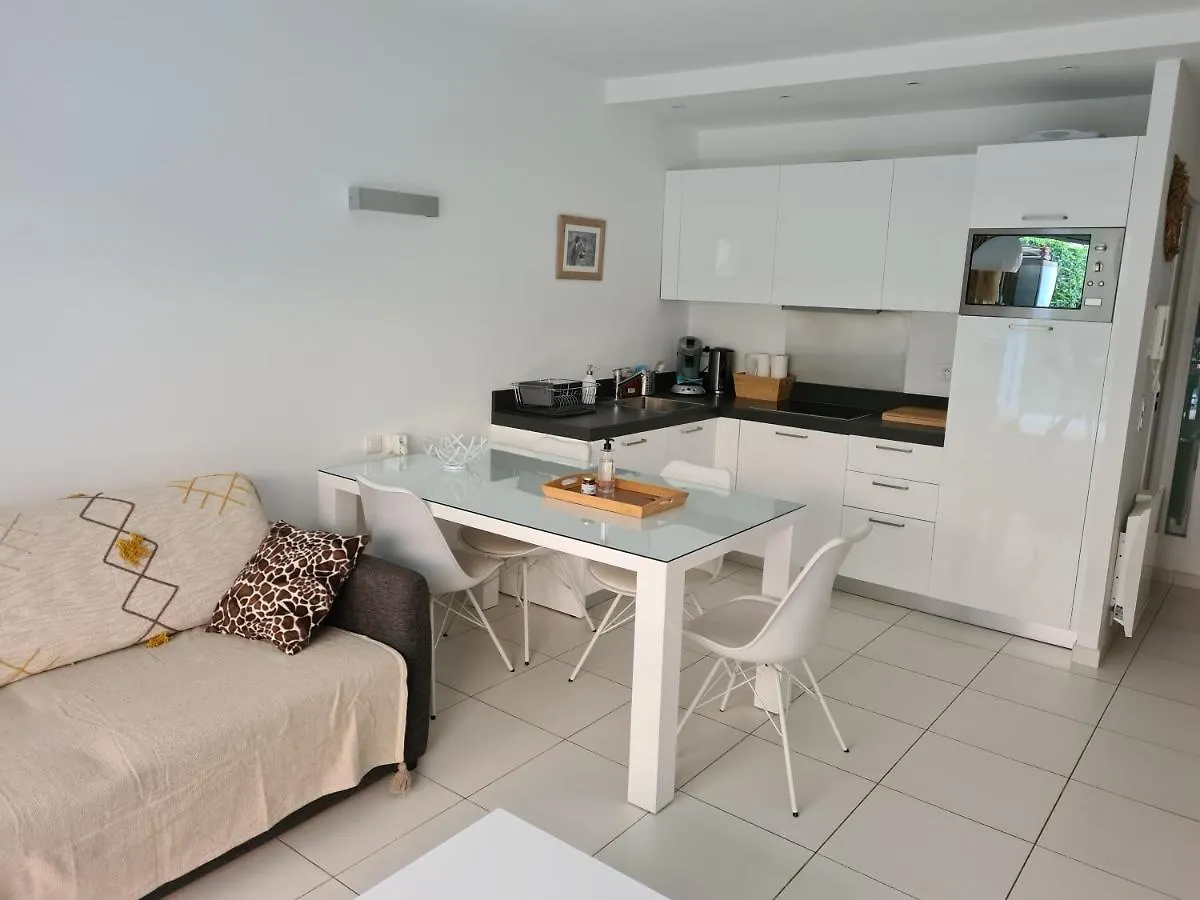 Apartment Le Lodge, T2 Classe 3 Etoiles Avec Jardin, Parking, Piscine & Mer A 2 Pas Menton France