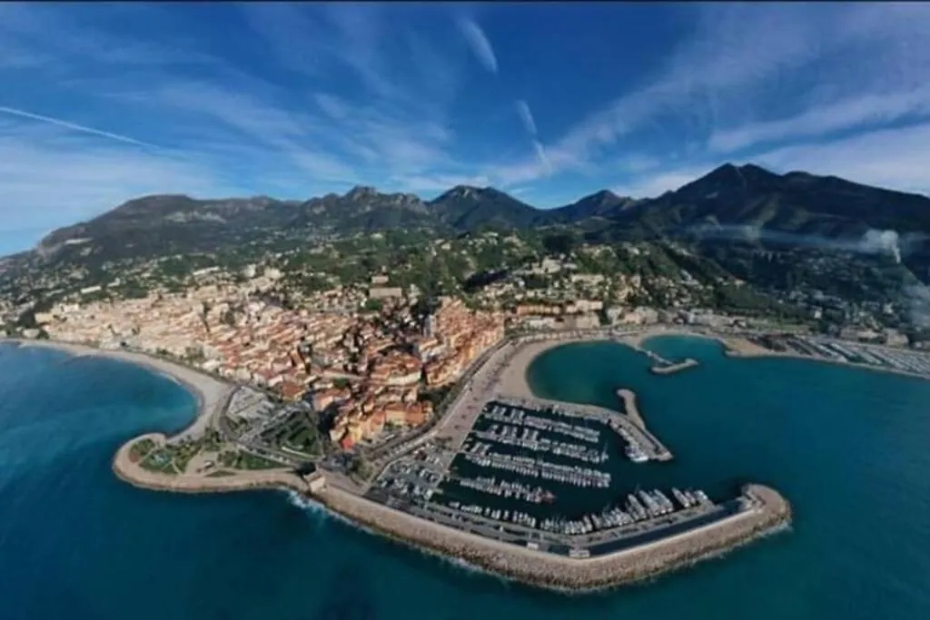 Le Lodge, T2 Classe 3 Etoiles Avec Jardin, Parking, Piscine & Mer A 2 Pas Menton